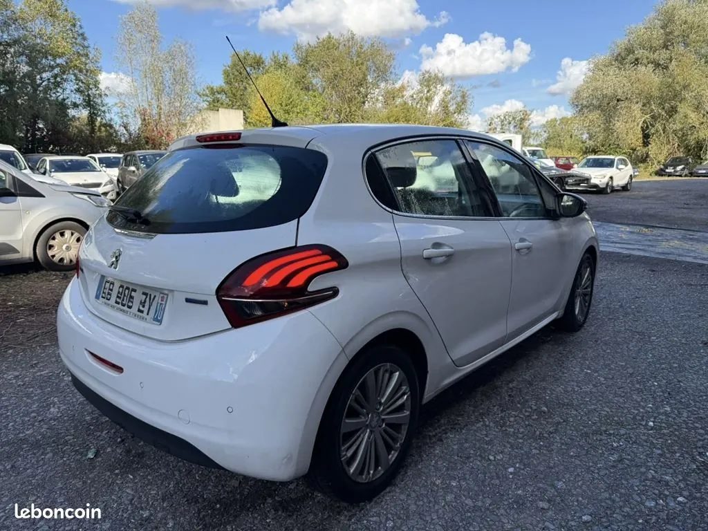 Peugeot 208 2016 photo 4