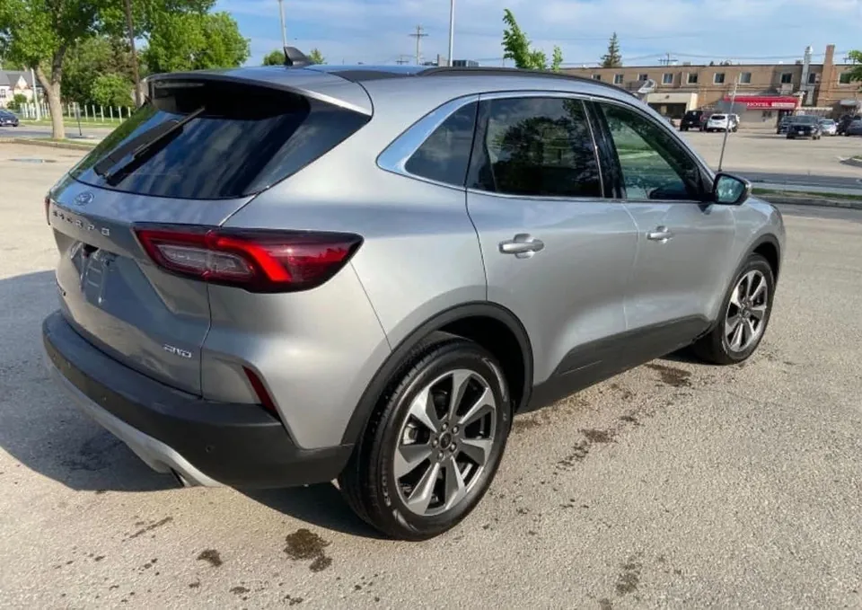 Ford Escape 2024 photo 2