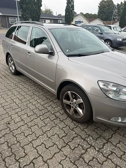 Skoda Octavia 2011 photo 4