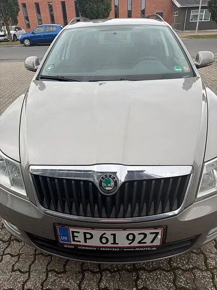 Skoda Octavia 2011 photo 2