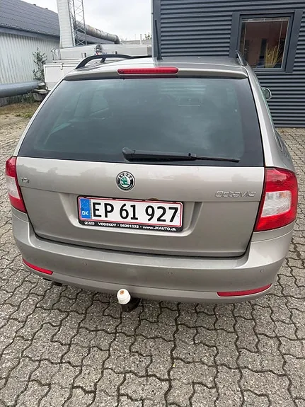 Skoda Octavia 2011 photo 3