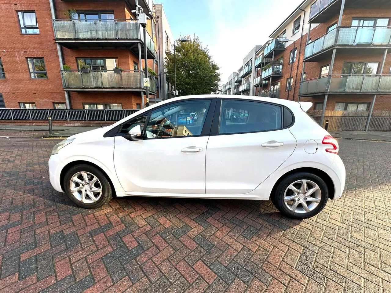 Peugeot 208 2013 photo 5