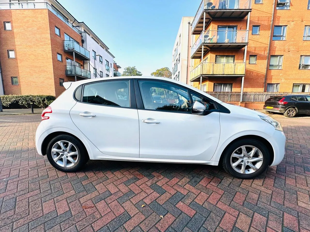 Peugeot 208 2013 photo 2