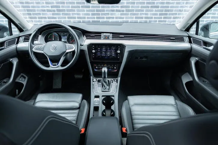 Volkswagen Passat 2022 photo 2