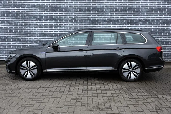 Volkswagen Passat 2022 photo 3