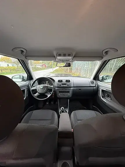 Skoda Fabia 2011 photo 5
