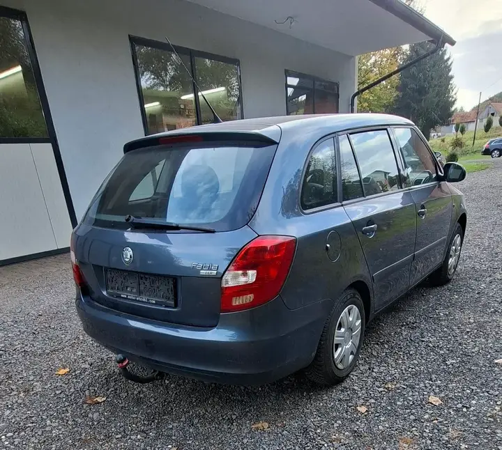 Skoda Fabia Combi 2008 photo 3