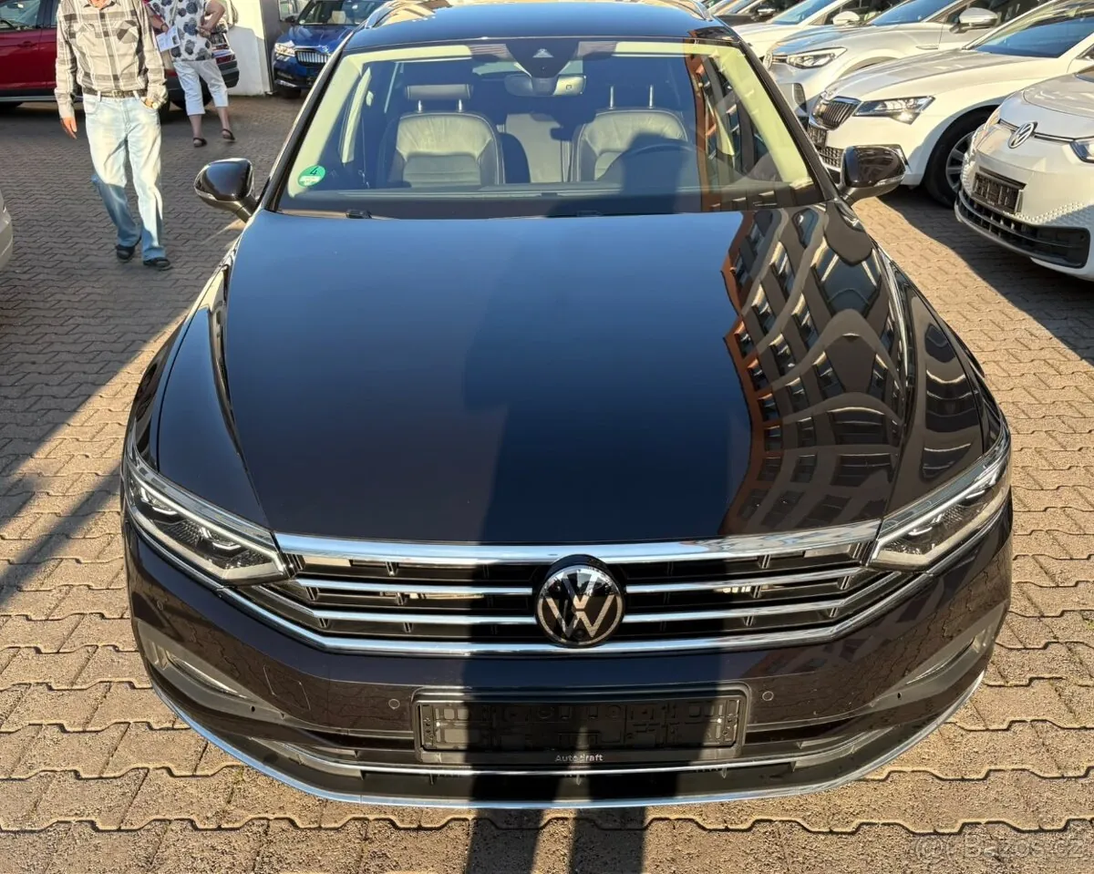 Volkswagen Passat 2023 photo 2