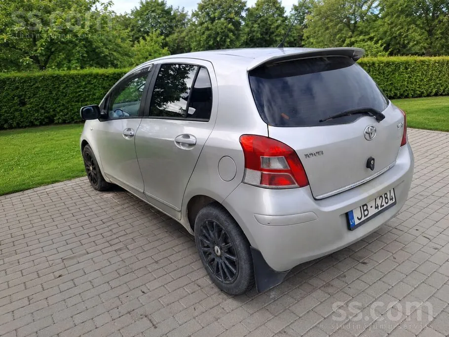 Toyota Yaris 2010 photo 2