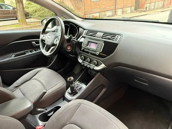 Kia Rio 2015 photo 5