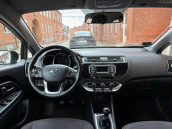 Kia Rio 2015 photo 4