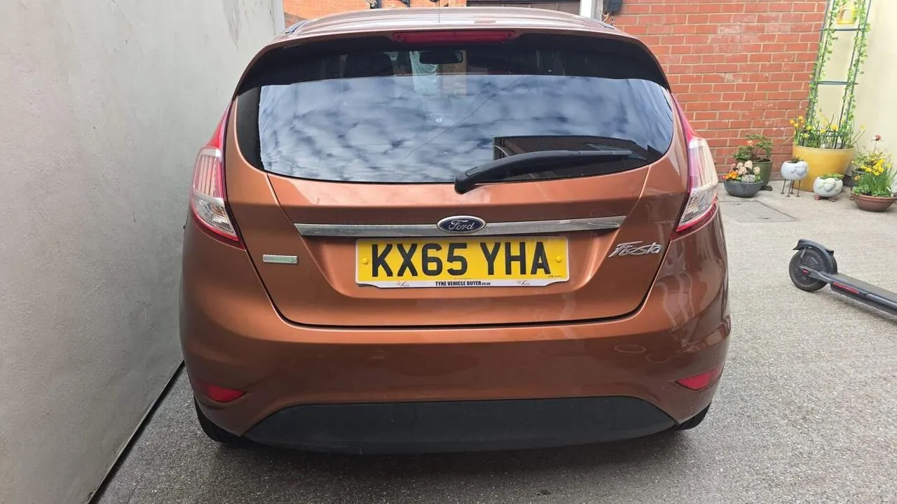 Ford Fiesta 2015 photo 2