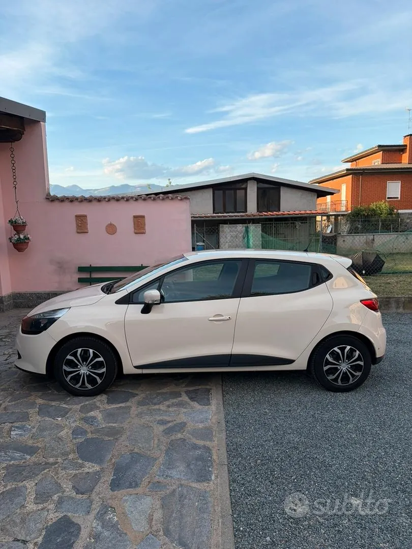 Renault Clio 2016 photo 2