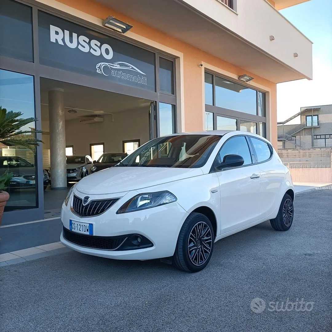 Lancia Ypsilon