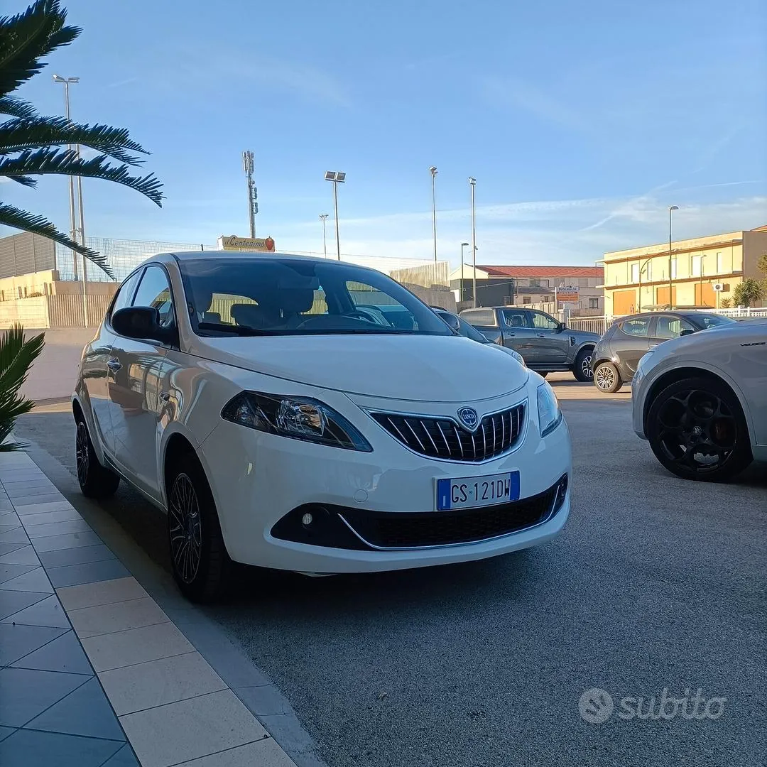 Lancia Ypsilon 2023 photo 2