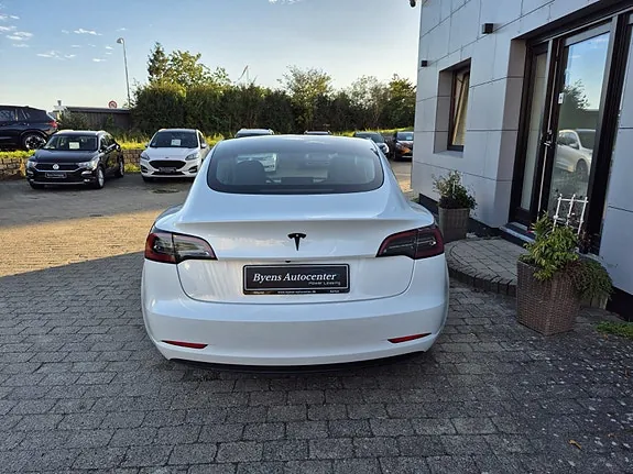 Tesla Model 3 2023 photo 5