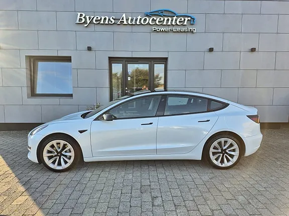 Tesla Model 3 2023 photo 3