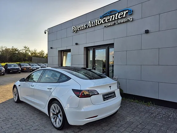 Tesla Model 3 2023 photo 4