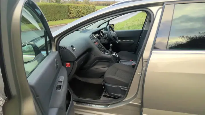 Peugeot 5008 2013 photo 4
