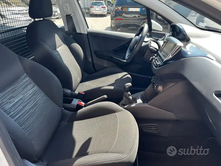 Peugeot 208 2017 photo 5