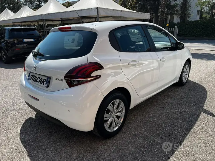 Peugeot 208 2017 photo 4