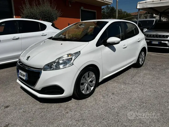 Peugeot 208 2017 photo 2