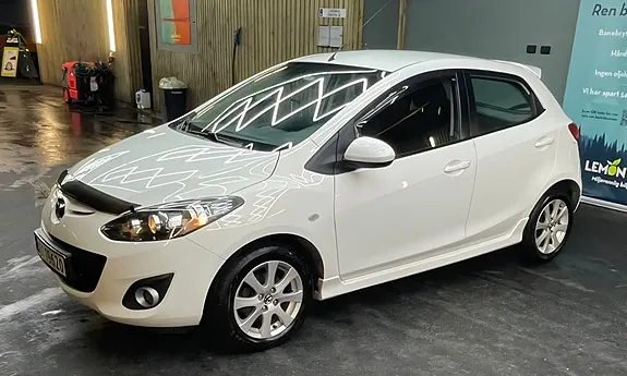 Mazda 2 2012 photo 3