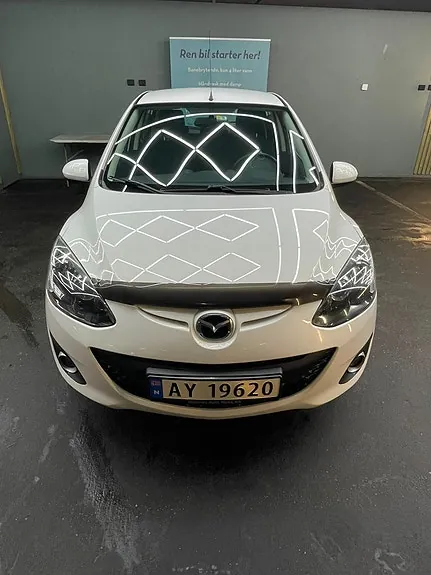 Mazda 2 2012 photo 2
