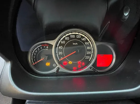 Mazda 2 2012 photo 5