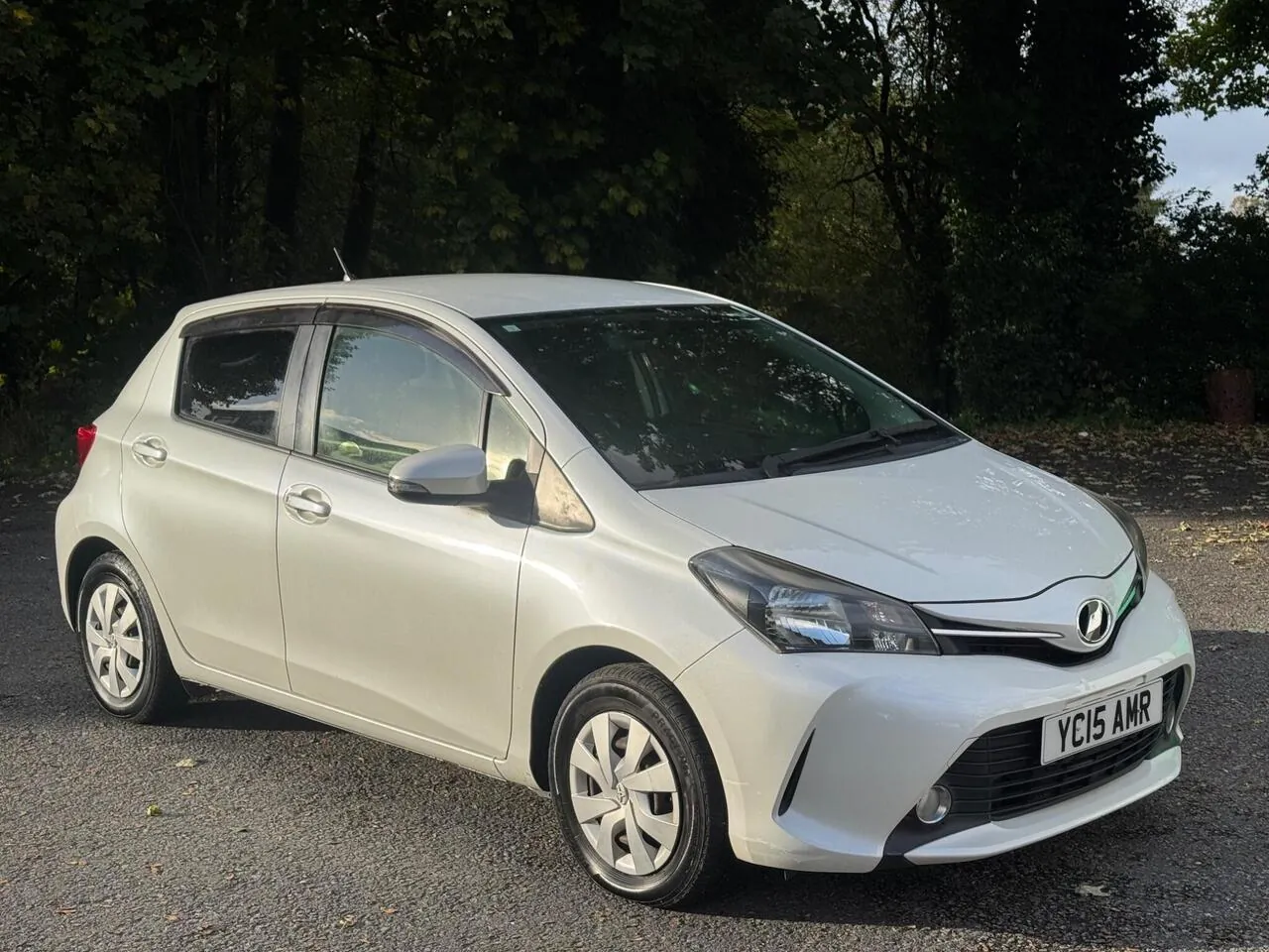 Toyota Yaris 2015 photo 3