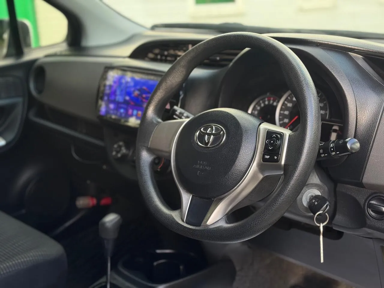 Toyota Yaris 2015 photo 4