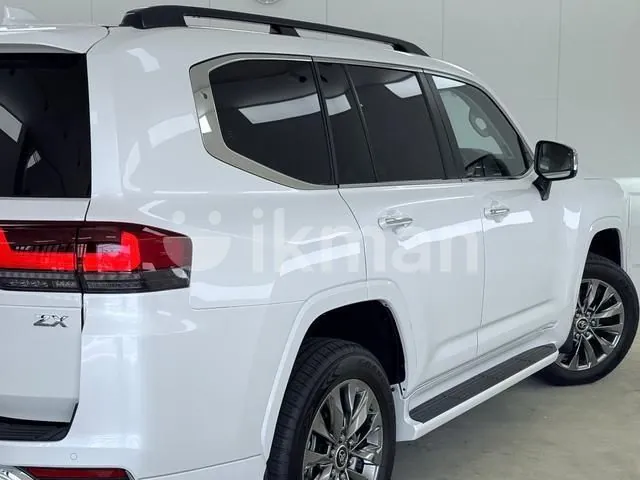Toyota Land Cruiser Sahara 2026 photo 2