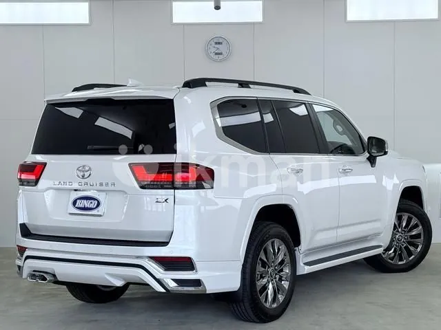 Toyota Land Cruiser Sahara 2026 photo 4