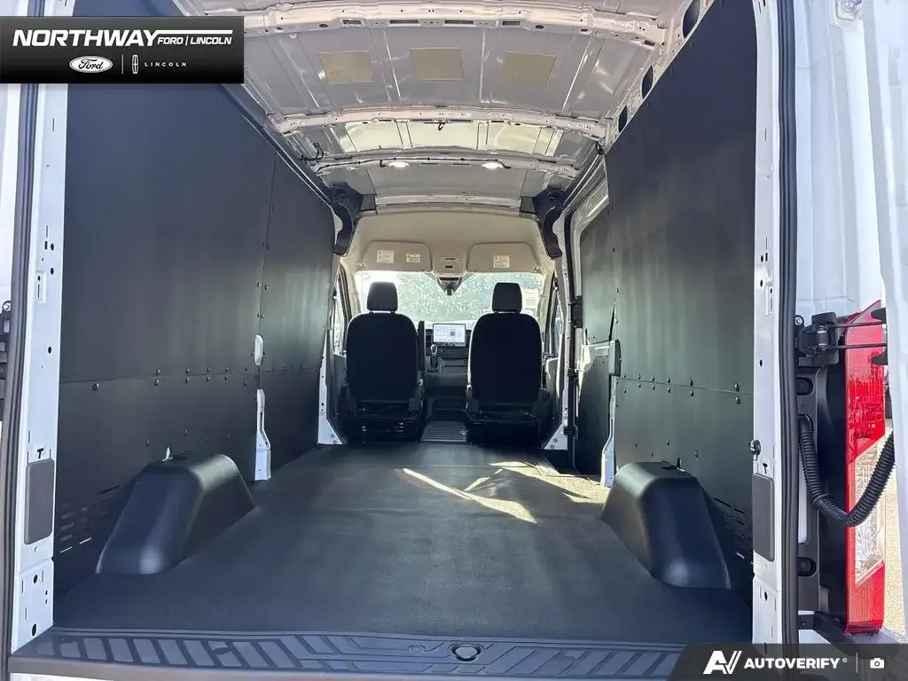 Ford Transit Cargo Van 2026 photo 2