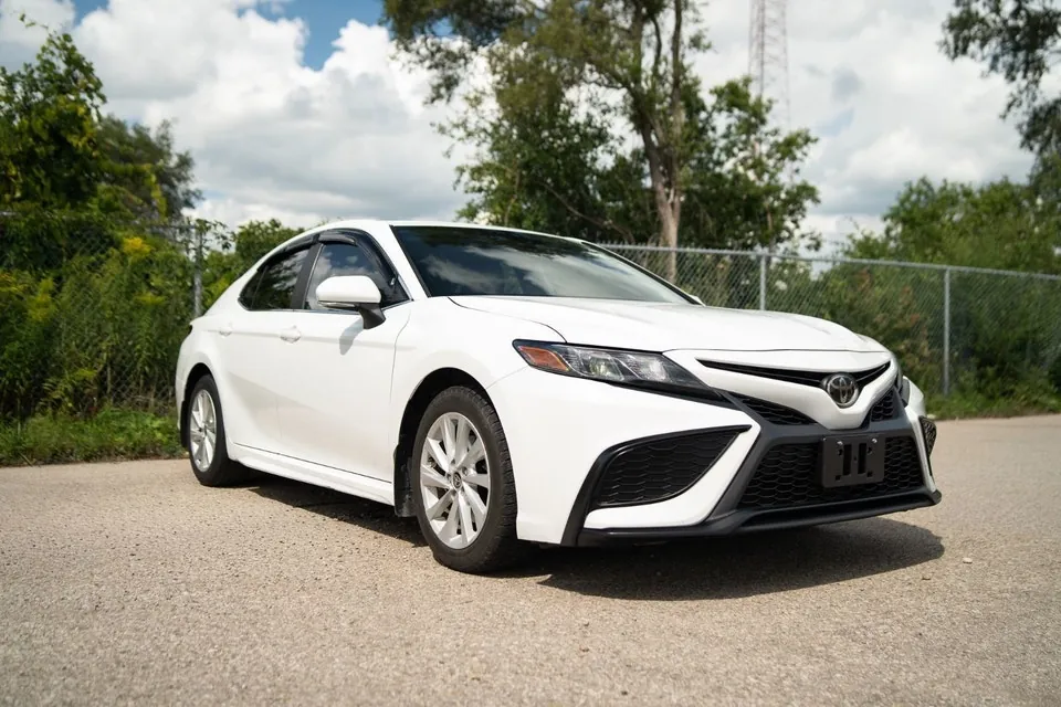 Toyota Camry 2022 photo 3