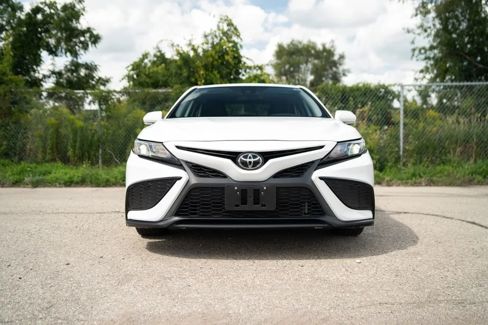 Toyota Camry 2022 photo 2