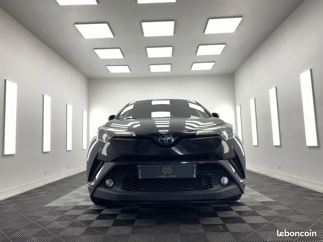 Toyota C-Hr 2019 photo 2