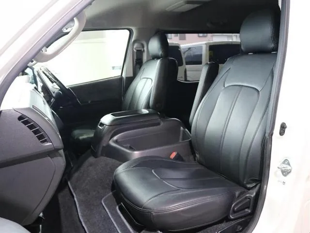 Toyota Hiace Wagon 2022 photo 2