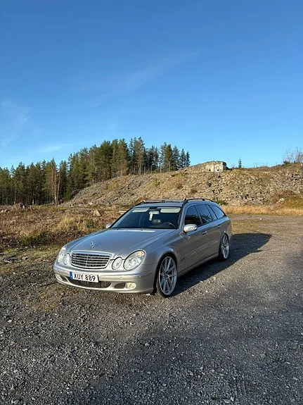 Mercedes-Benz E320 2004 photo 2