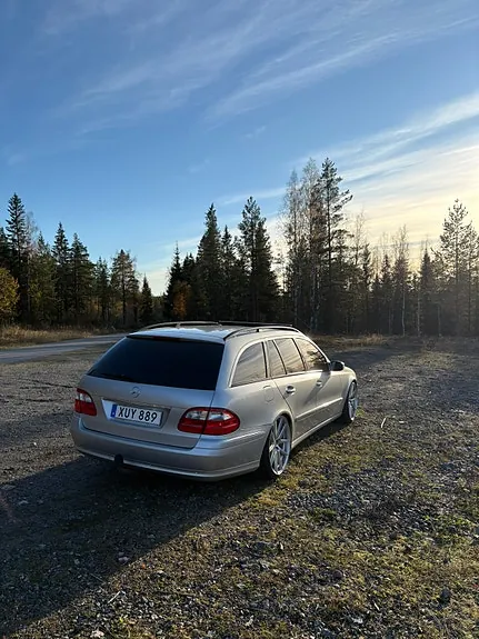 Mercedes-Benz E320 2004 photo 4