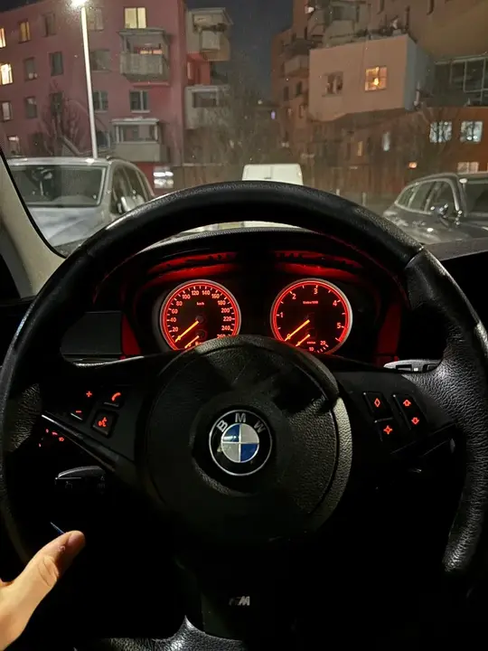 BMW 525D 2004 photo 2