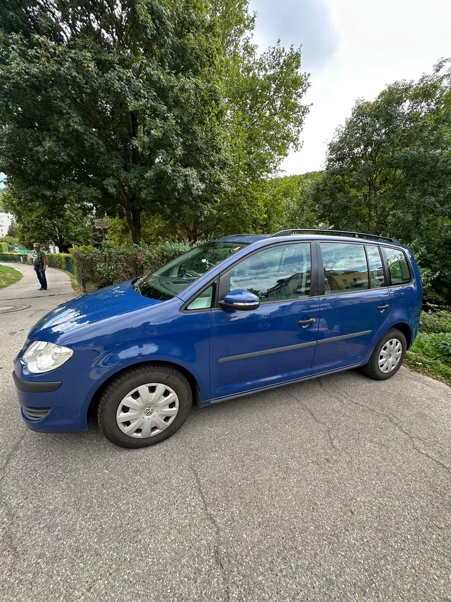 Volkswagen Touran 2009 photo 2
