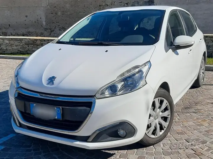 Peugeot 208 2017 photo 2