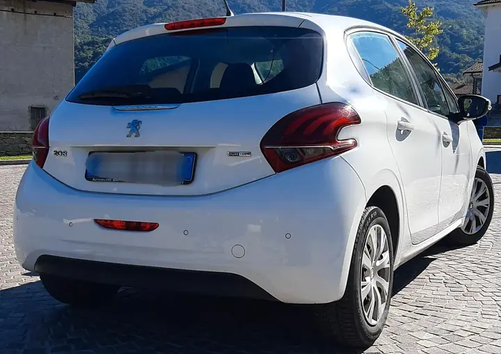 Peugeot 208 2017 photo 4