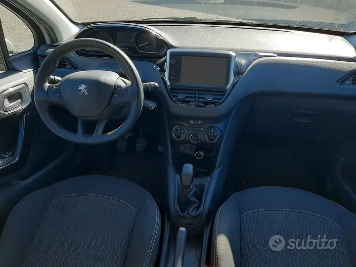 Peugeot 208 2017 photo 3