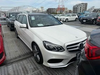 Mercedes-Benz E 300 2015 photo 2