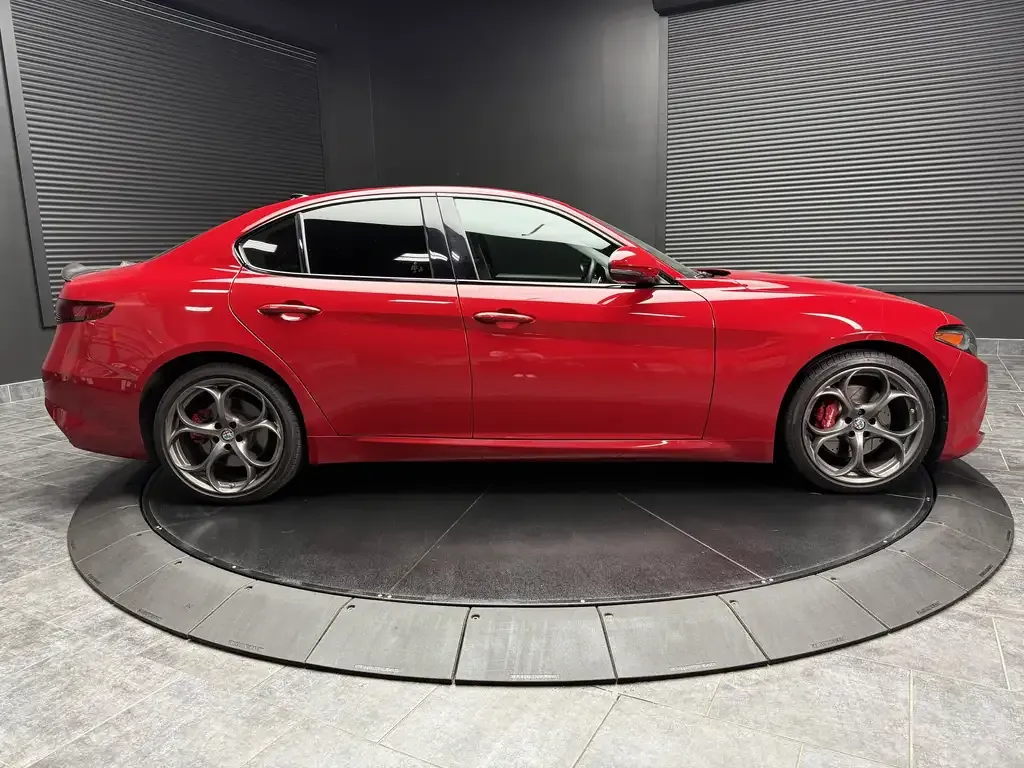 Alfa Romeo Giulia 2017 photo 2