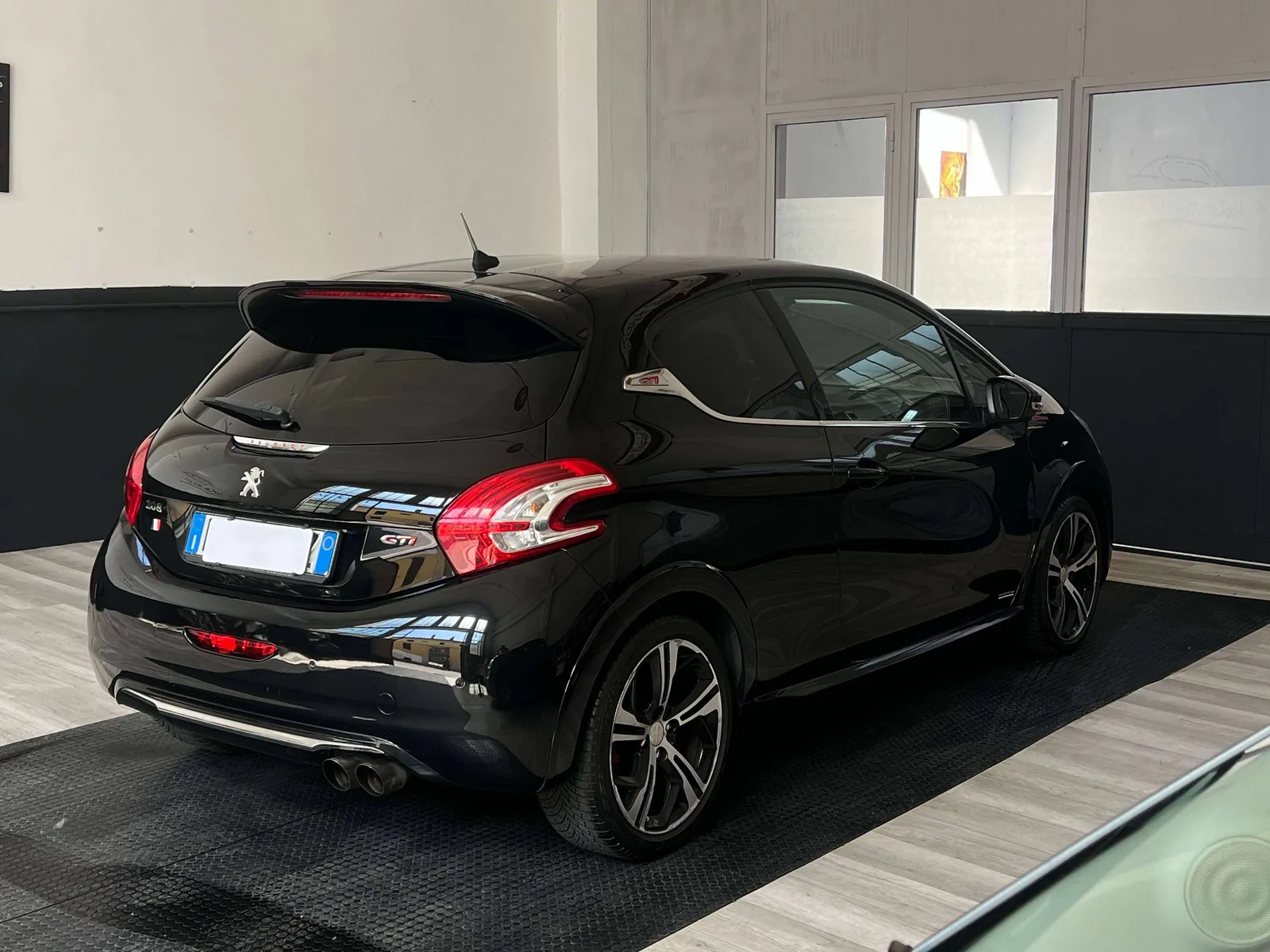 Peugeot 208 2013 photo 3