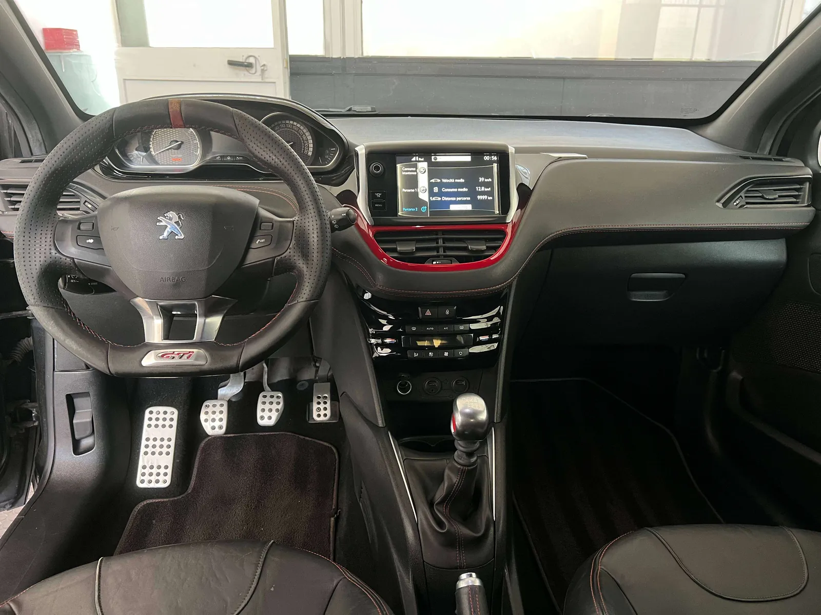 Peugeot 208 2013 photo 5