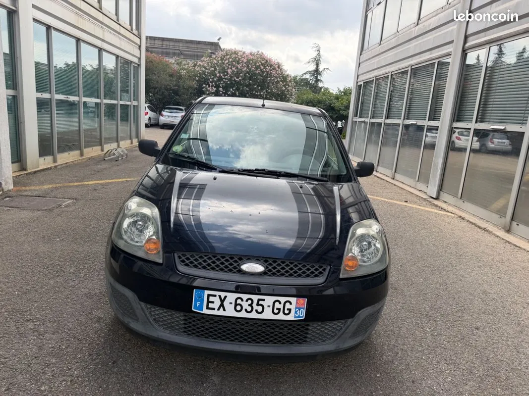 Ford Fiesta 2005 photo 2